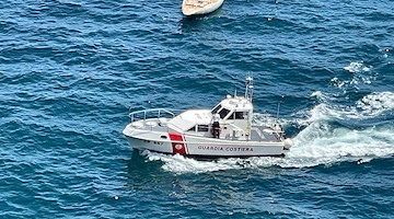 Salerno, barca in avaria a due miglia dal porto: salvi i 4 diportisti a bordo