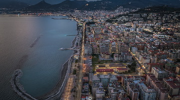 Salerno, presunta violenza sessuale sulla spiaggia di Santa Teresa: 16enne denuncia un 25enne