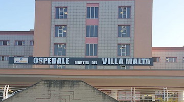 Sarno, parto improvviso al Pronto Soccorso: nasce una bambina di 3,6 kg