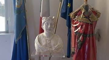 Scala, il calco del busto di Casa Romano esposto nell'Aula consiliare