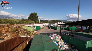 Scoperta area trasformata in discarica abusiva: il sequestro nel napoletano 
