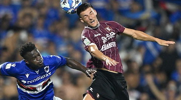 Serie B: la Salernitana retrocede in Serie C dopo 10 anni. Partita sospesa per disordini
