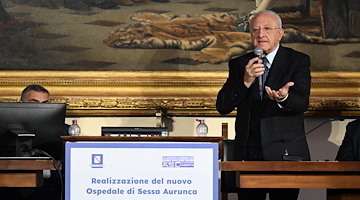 Sessa Aurunca, posta la prima pietra per la costruzione del nuovo ospedale. De Luca: "Struttura d'eccellenza da 110 milioni di euro"