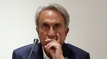 Si è spento a 94 anni Emilio Fede: addio a un volto storico del giornalismo televisivo italiano
