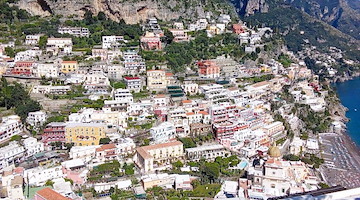 Si sente male in un ristorante: morto turista 63enne a Positano 