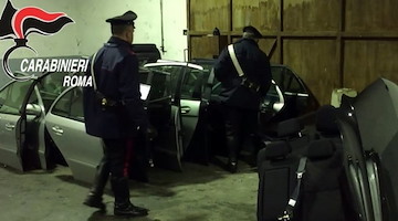Smantellato giro di auto rubate e riciclate in tre regioni: arrestato 35enne in Campania