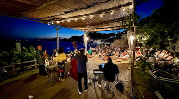 Stasera a Praiano il concerto del “Luis Di Gennaro Trio” in Piazza San Luca