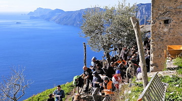 Stasera ad Agerola l'inaugurazione della “panchina dell'amicizia” al Belvedere di Paipo
