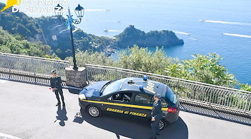 Stretta sulle locazioni turistiche in Costiera Amalfitana e Cilento: 68 irregolarità accertate e 100mila euro sottratti al fisco
