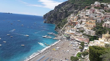“Su Per Positano” contro gestione della Spiaggia Grande: «Il servizio di 'Mi Manda Raitre' conferma ciò che denunciamo da anni»