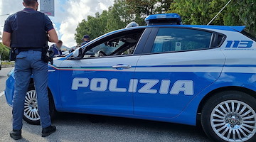 Tentano di sfuggire ai controlli della Polizia di Stato, denunciati due ragazzi a Nocera Inferiore
