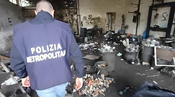 Terra dei Fuochi, blitz della Polizia e dell'Esercito contro abusivismo e gestione illecita di rifiuti a Scampia e Melito