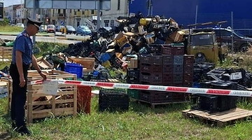 Terreno trasformato in discarica abusiva nel Casertano: nei guai titolare di una rivendita di frutta