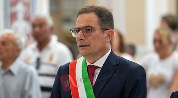 Tragedia all’alba, il sindaco Della Monica: «Un giorno sospeso nel dolore»
