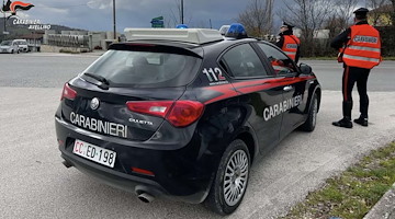 Trovato morto in auto a 43 anni: dramma a Montoro, indagano i carabinieri