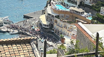 Turismo mordi e fuggi: a Positano folle sulla banchina, ma il territorio non ne trae beneficio