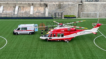 Turista scivola e si infortuna sul Sentiero degli Dei: soccorsa in elicottero