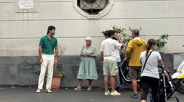 Una Vespa gialla tra i vicoli di Maiori: le riprese nel Corso con Shahid Kapoor per la ‘Limonata Bisleri’