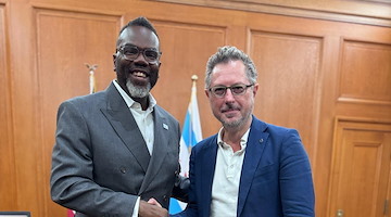 Usa, smantellata banda di contrabbando hi-tech guidata da 4 napoletani. Borrelli incontra il SIndaco di Chicaco 