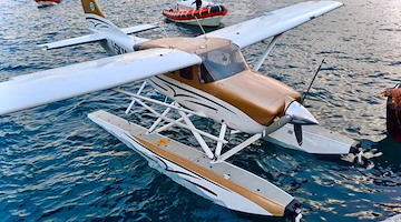 Velivolo Cessna ammarato in porto di Napoli: salvi pilota e passeggero 