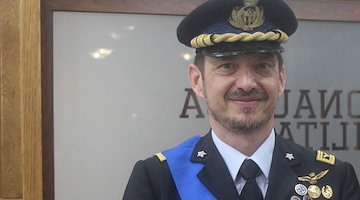 Velivolo dell'aeronautica precipita a Sabaudia: morti il colonnello Simone Mettini e il giovane allievo Lorenzo Nucheli 