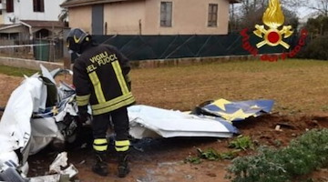 Velivolo precipitato a Sabaudia: morti due militari. Annullato sorvolo Frecce a Milano