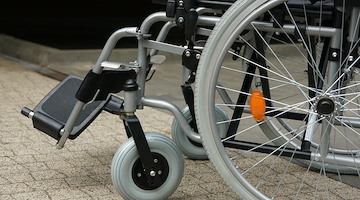 Vergogna a Battipaglia, straniero arrestato per ricettazione: aveva rubato una carrozzina per disabili 