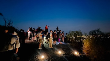 “Vesuvio Sotto le Stelle”: da agosto escursioni serali ogni giorno sul vulcano, tra racconti, stelle e aperitivi