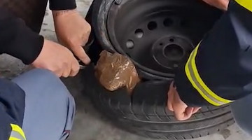 Viaggiava con oltre 5 chili di hashish nascosti in auto e nella ruota di scorta: un arresto nel Salernitano 