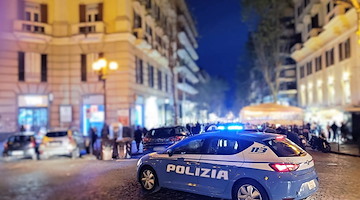 Violenza e droga fuori da un locale a Napoli: polizia aggredita, attività chiusa per 15 giorni