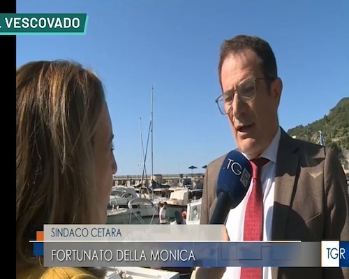 A Cetara braccio di ferro tra Comune e Capitaneria. Il sindaco Della Monica: «Così si mette in ginocchio il paese» [VIDEO]