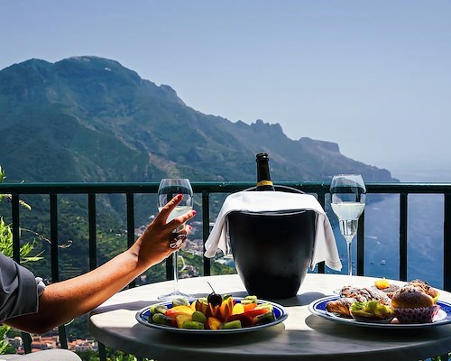 L'Hotel Graal di Ravello seleziona personale: opportunità per addetta colazioni e barman
