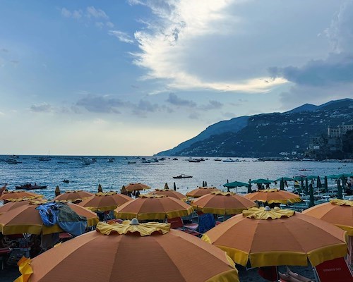 Maiori conquista le Tre Vele nella Guida “Il mare più bello 2025”