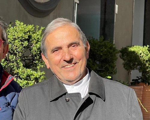 Positano e la Costa d’Amalfi piangono Don Giulio Caldiero: domani i funerali 