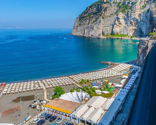 Tragedia a Meta di Sorrento: ritrovato in mare il cadavere di un uomo