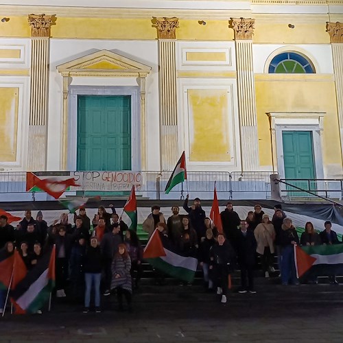 A Cava de' Tirreni il presidio per la Palestina in piazza Duomo organizzato da Spazio Pueblo 