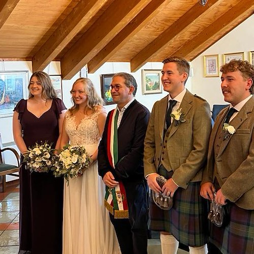A Minori il matrimonio civile tra Moody e Murray tra tradizioni e folklore scozzese