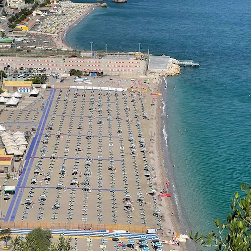 Aggredito 13enne in spiaggia a Vietri sul Mare, era considerato il responsabile dei furti di cellulari e zaini