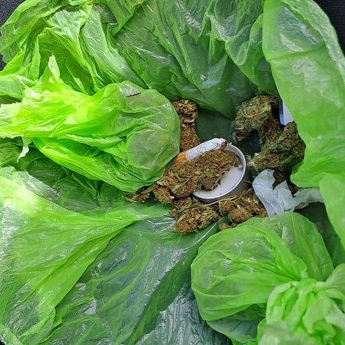 Amalfi, 30enne sorpreso con 28 grammi di marijuana nel marsupio: denunciato dai Carabinieri