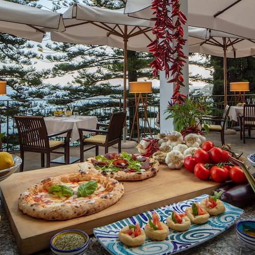 Amalfi: alla Locanda della Canonica ecco la "Pizza Pompei", la nuova creazione di Gino Sorbillo 