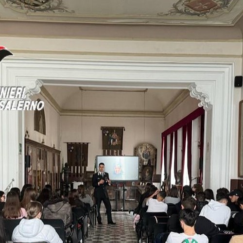 Carabinieri incontrano studenti ad Amalfi <br />&copy; Carabinieri Salerno