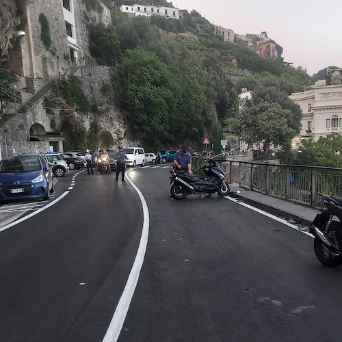 Amalfi, scontro frontale tra due motocicli. Tre centauri in ospedale [FOTO]