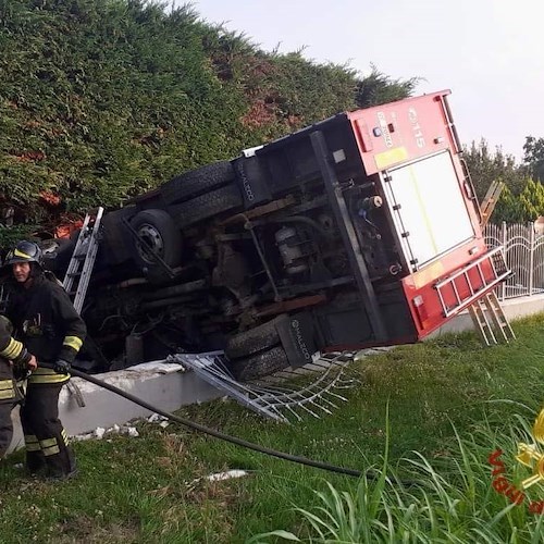 Autobotte finisce fuori strada: non ce l'ha fatta Massimo Viglierco, volto storico dei vigili del fuoco di Ivrea