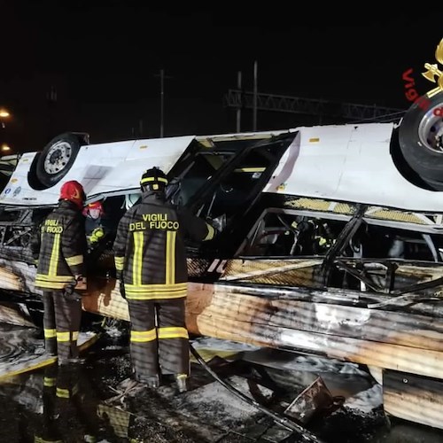 Bus precipitato a Mestre <br />&copy; Vigili del Fuoco