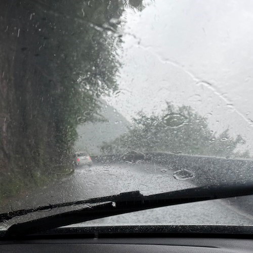 Campania, allerta meteo gialla per domenica: previsti temporali improvvisi, grandine e fulmini