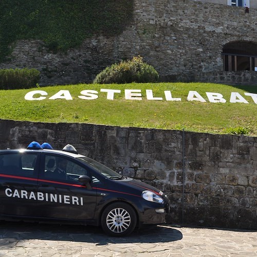 Castellabate, arrestato 40enne per furto in casa di un’anziana. A Ogliastro misura cautelare per atti persecutori