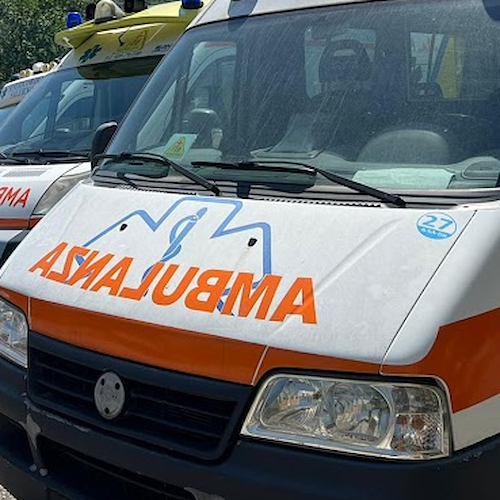 Castellabate, chiama il 118 e poi fugge con l'ambulanza a Nocera Inferiore: nei guai 29enne
