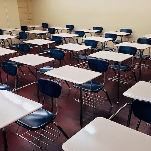 Classe di scuola<br />&copy; WOKANDAPIX su Pixabay