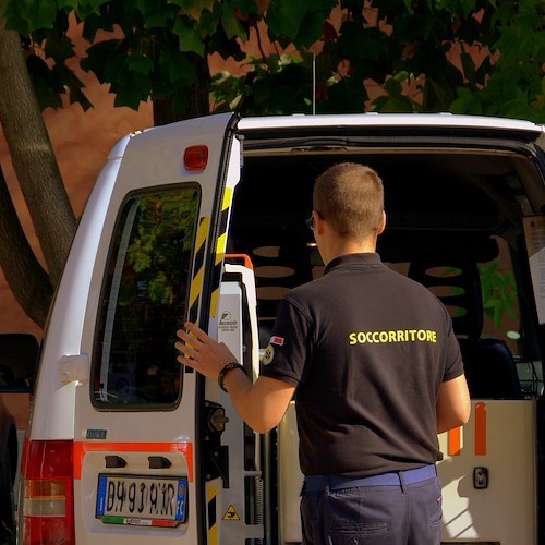 Con l'auto finisce contro un muretto, perde la vita nonnina 94enne a Roccagloriosa 