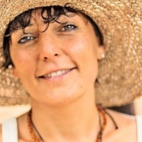 «Dicevano sinusite, ma in realtà era un tumore»: la blogger Cristina Landi muore a soli 43 anni